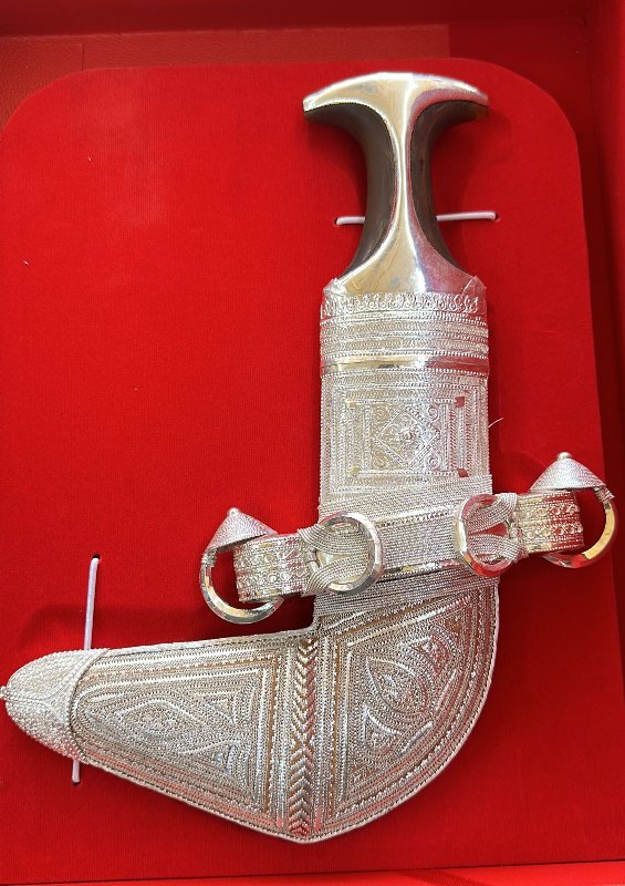 خناجر ثقيله تتوفر بالتفصيل