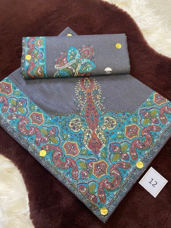 أطقم الأب والابن مصرين بنفس الون والنقش