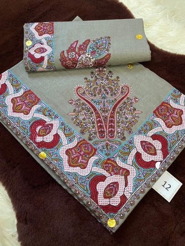 أطقم الأب والابن مصرين بنفس الون والنقش