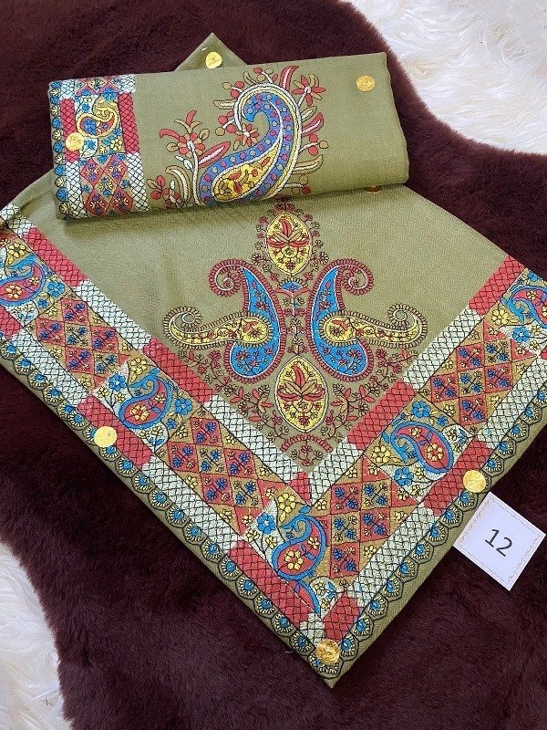 أطقم الأب والابن مصرين بنفس الون والنقش