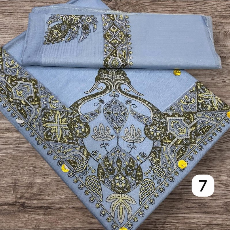 أطقم الأب والابن بنفس الأوان والنقوش