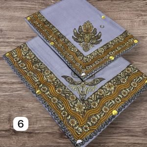 طقم الاب والابن مصرين بنفس الألوان والنقوش