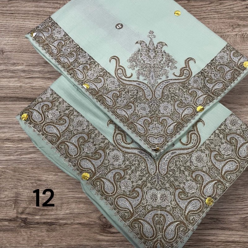 اطقم الاب والابن مصرين بنفس الون والنقش