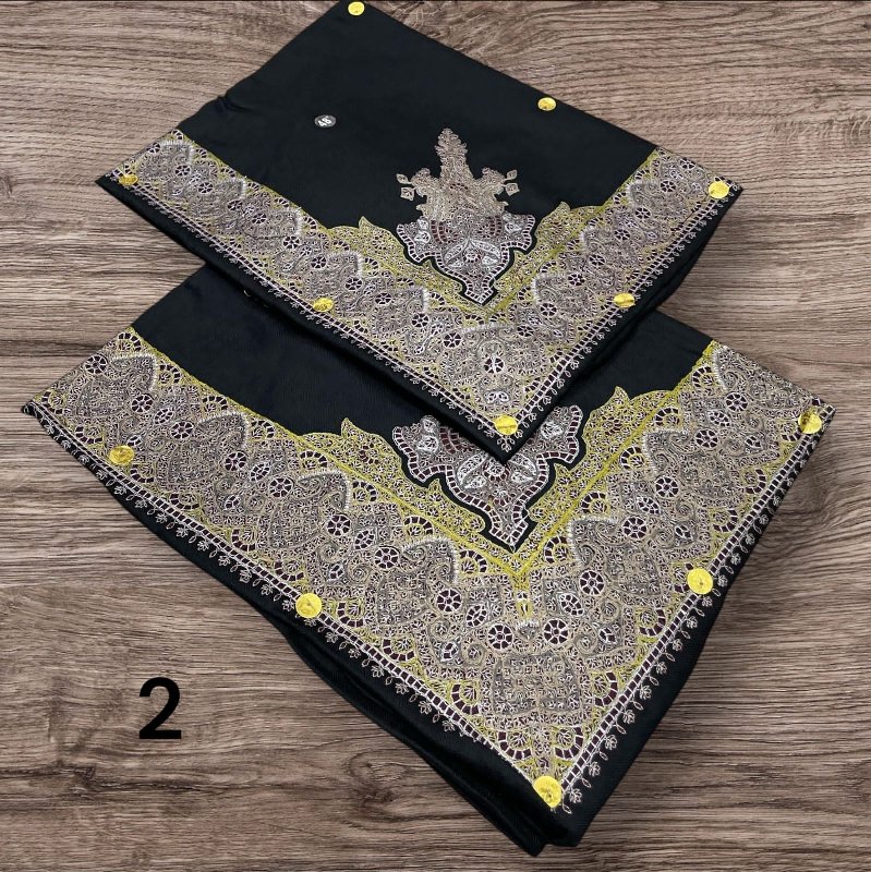 أطقم الأب والابن بنفس الأوان والنقوش