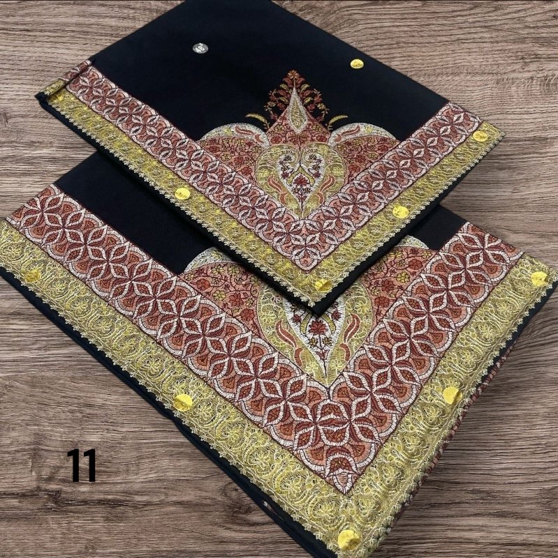 أطقم الأب والابن بنفس الأوان والنقوش